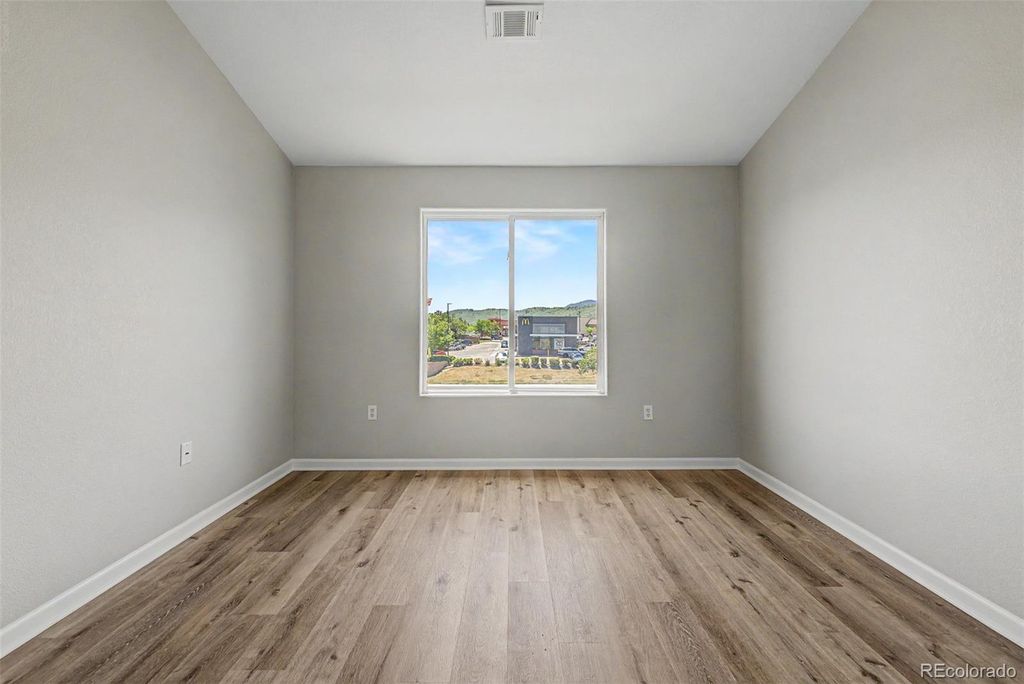 Image 18 of property listing at 7479 S Alkire Street 302, Littleton, CO 80127