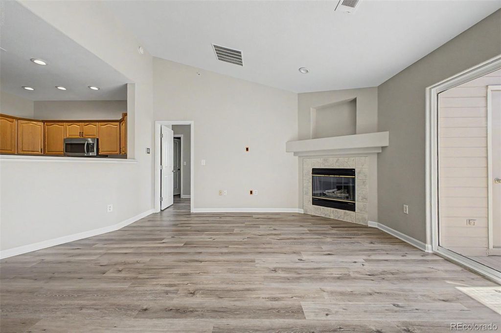 Image 3 of property listing at 7479 S Alkire Street 302, Littleton, CO 80127