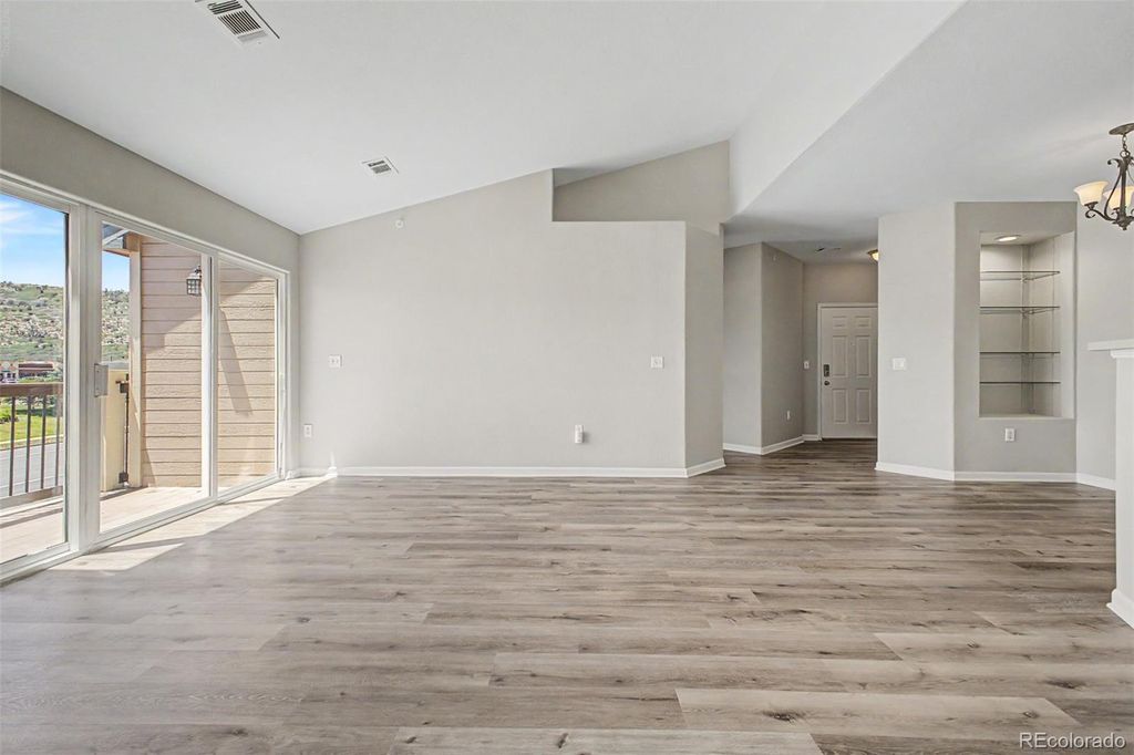Image 4 of property listing at 7479 S Alkire Street 302, Littleton, CO 80127