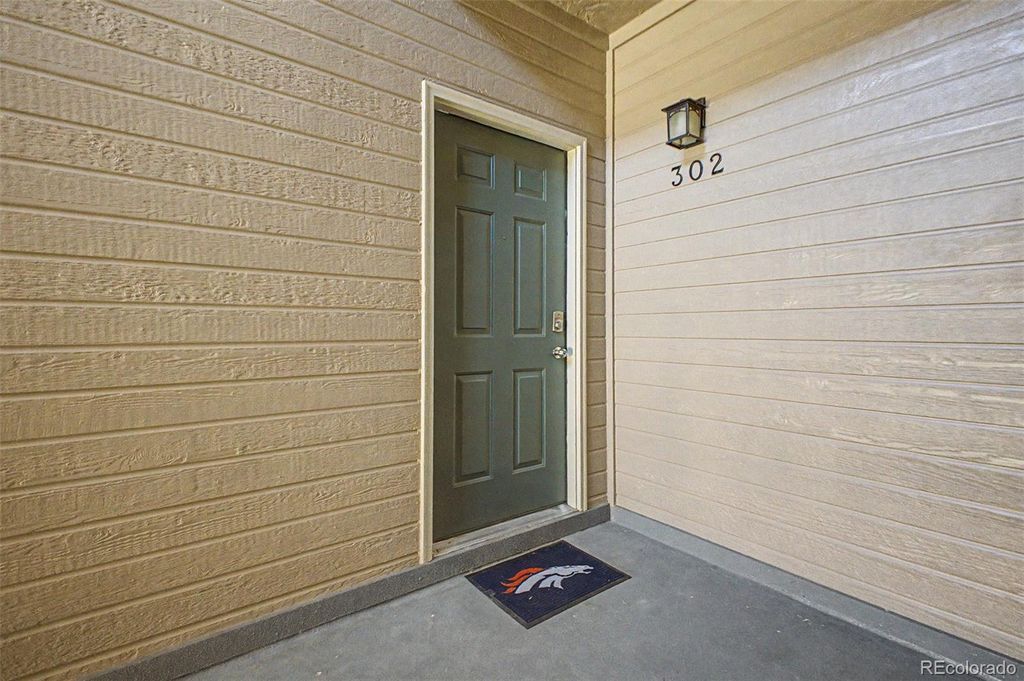 Image 32 of property listing at 7479 S Alkire Street 302, Littleton, CO 80127