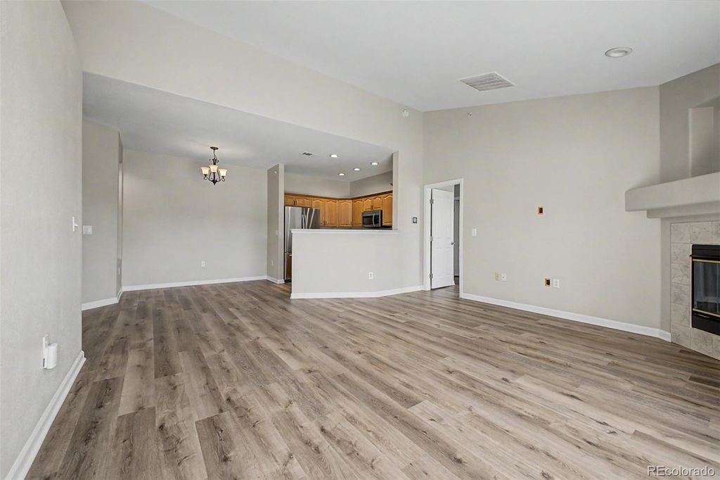 Image 6 of property listing at 7479 S Alkire Street 302, Littleton, CO 80127