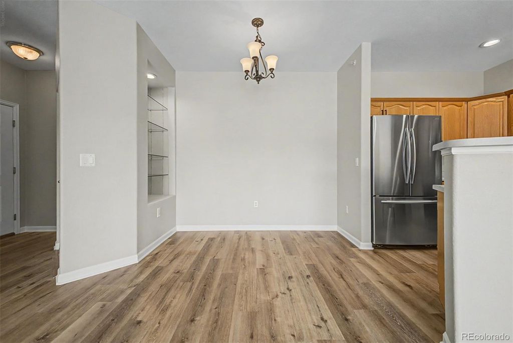 Image 7 of property listing at 7479 S Alkire Street 302, Littleton, CO 80127