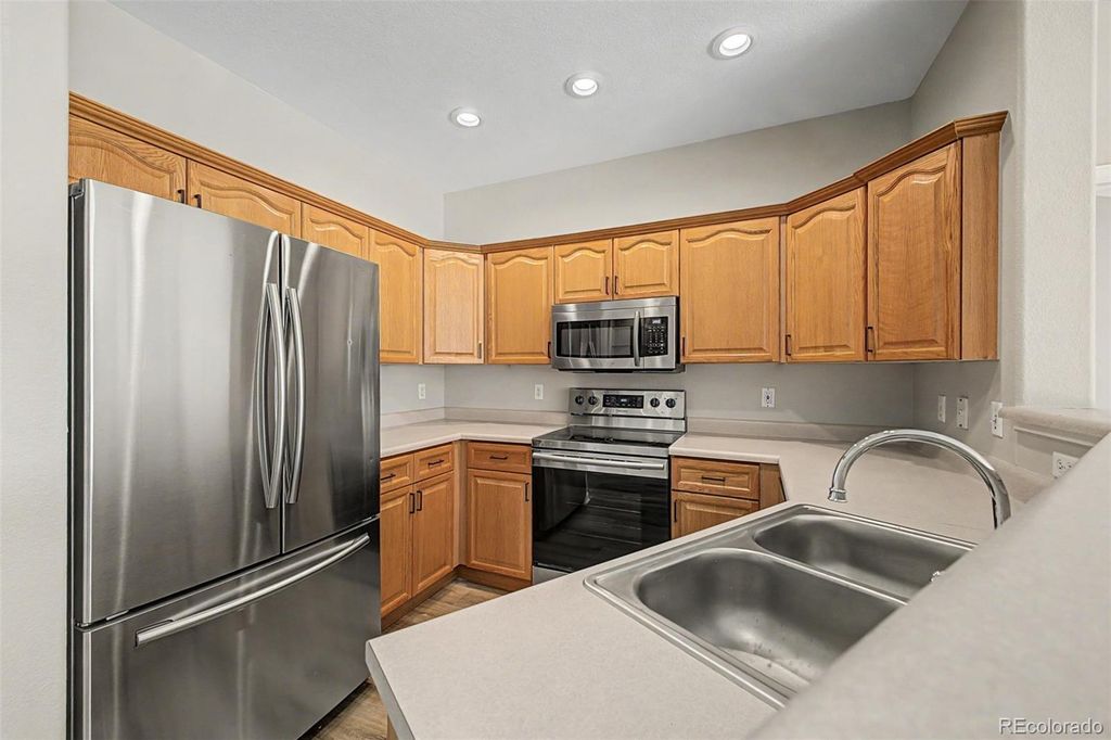 Image 10 of property listing at 7479 S Alkire Street 302, Littleton, CO 80127