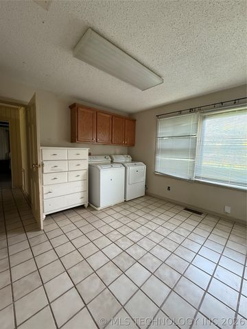 6136 E 4th Place, Tulsa, OK 74112