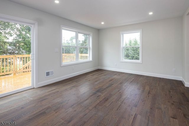 19 John St, Sayreville Boro, NJ 08857