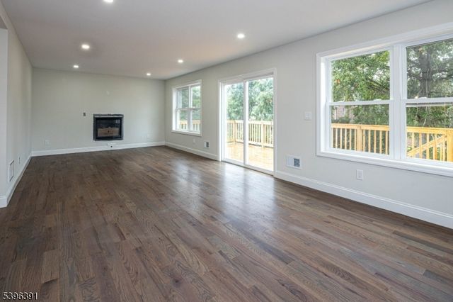 19 John St, Sayreville Boro, NJ 08857