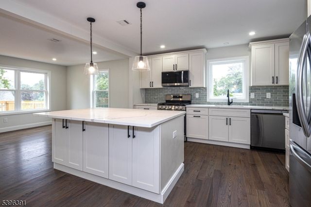 19 John St, Sayreville Boro, NJ 08857