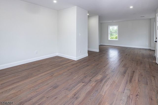 19 John St, Sayreville Boro, NJ 08857