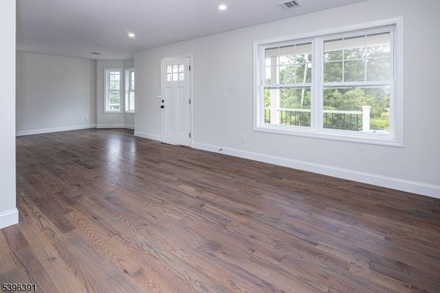 19 John St, Sayreville Boro, NJ 08857