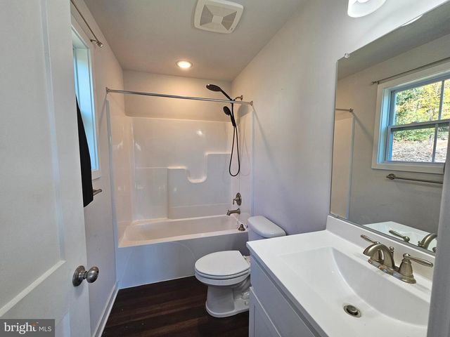 47 BOBBI CT, Berkeley Springs, WV 25411