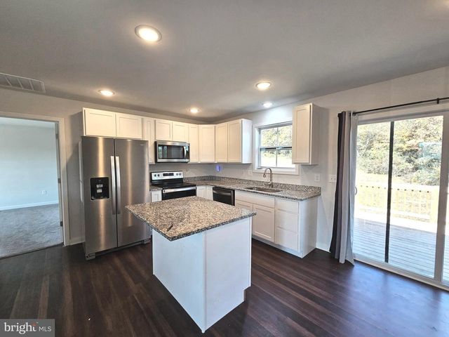 47 BOBBI CT, Berkeley Springs, WV 25411