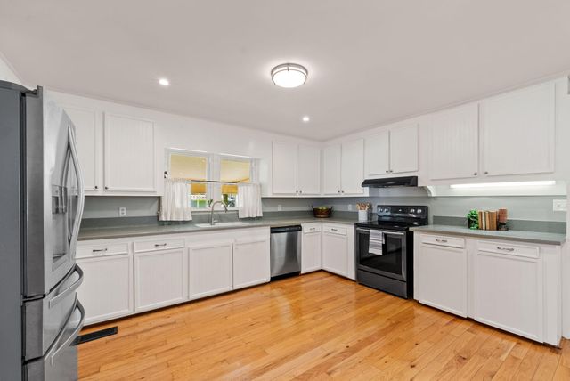 122 George Lane, Bonneau, SC 29431