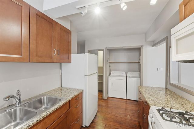 4555 Shenandoah Avenue, St Louis, MO 63110