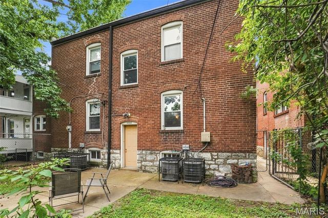 4555 Shenandoah Avenue, St Louis, MO 63110