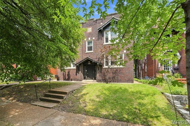 4555 Shenandoah Avenue, St Louis, MO 63110
