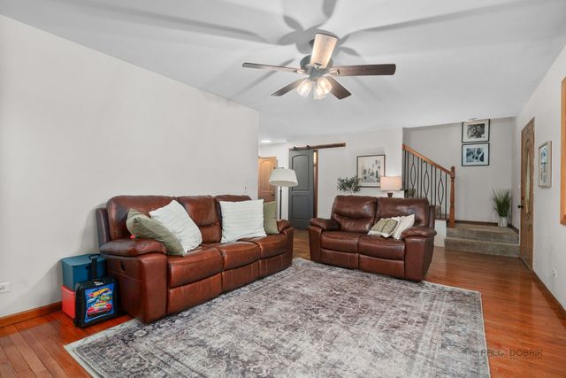 1502 Sunset Drive, Holiday Hills, IL 60051