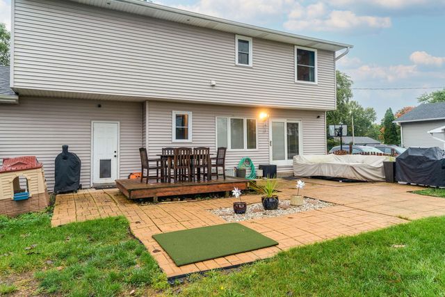 1502 Sunset Drive, Holiday Hills, IL 60051