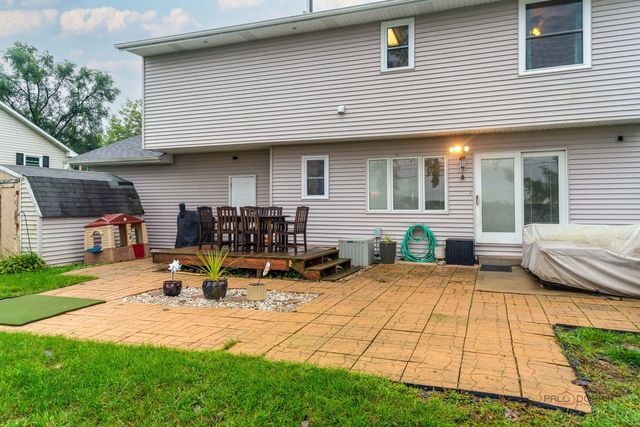 1502 Sunset Drive, Holiday Hills, IL 60051