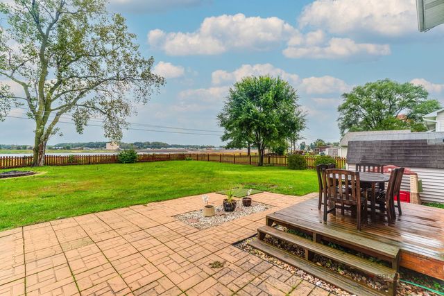 1502 Sunset Drive, Holiday Hills, IL 60051