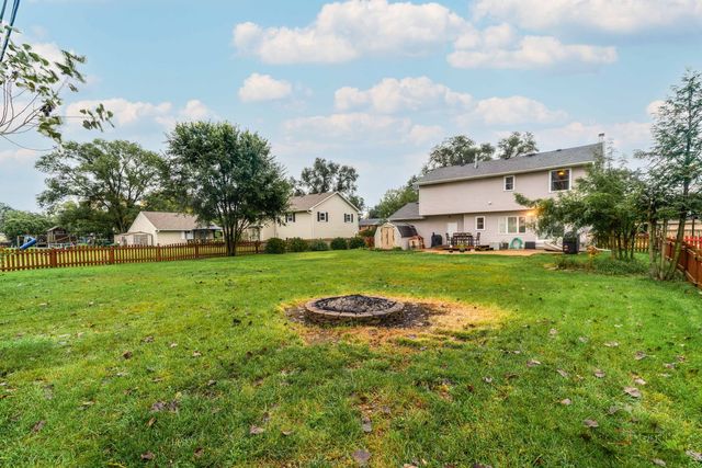 1502 Sunset Drive, Holiday Hills, IL 60051