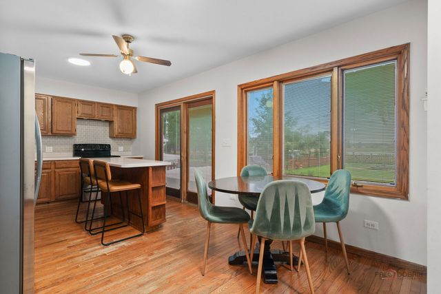 1502 Sunset Drive, Holiday Hills, IL 60051