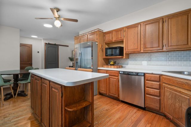 1502 Sunset Drive, Holiday Hills, IL 60051
