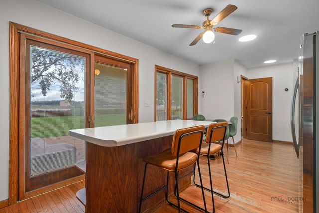 1502 Sunset Drive, Holiday Hills, IL 60051
