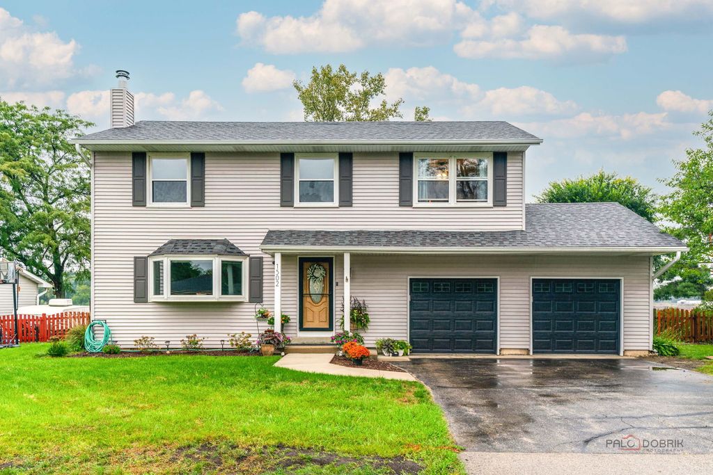 1502 Sunset Drive, Holiday Hills, IL 60051