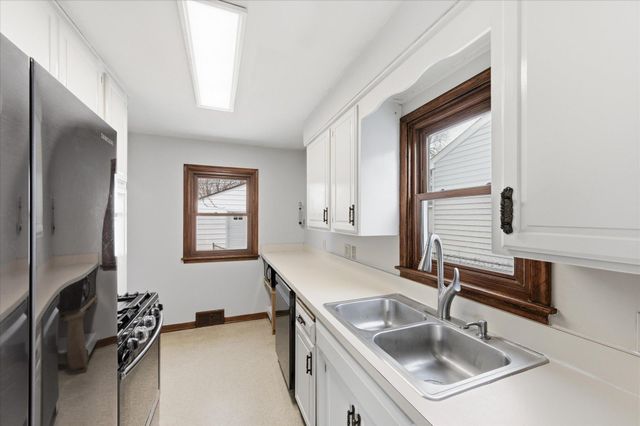 1195 Colette Place, Saint Paul, MN 55116