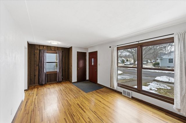 1195 Colette Place, Saint Paul, MN 55116