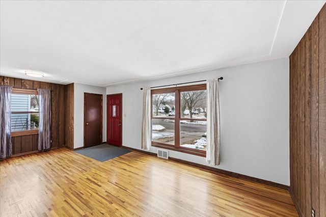 1195 Colette Place, Saint Paul, MN 55116