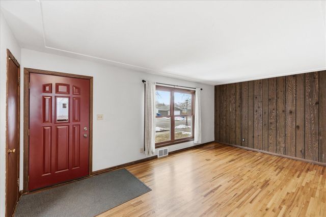 1195 Colette Place, Saint Paul, MN 55116