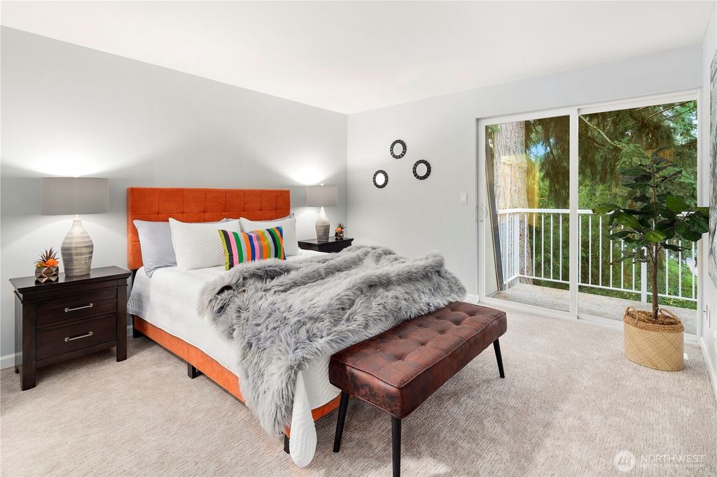 9906 NE 124th Street #1106, Kirkland, WA 98034