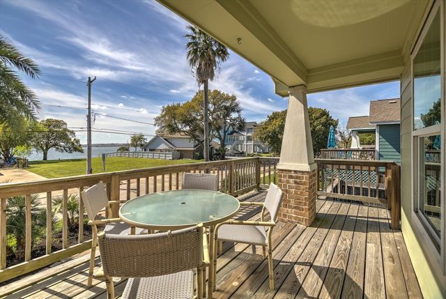 1618 Bayou Shore Drive, Galveston, TX 77551