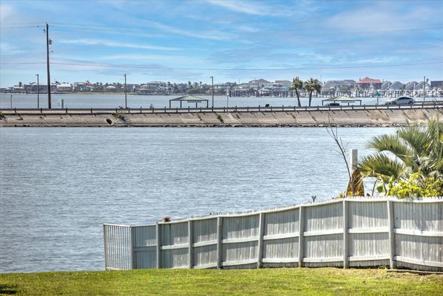 1618 Bayou Shore Drive, Galveston, TX 77551