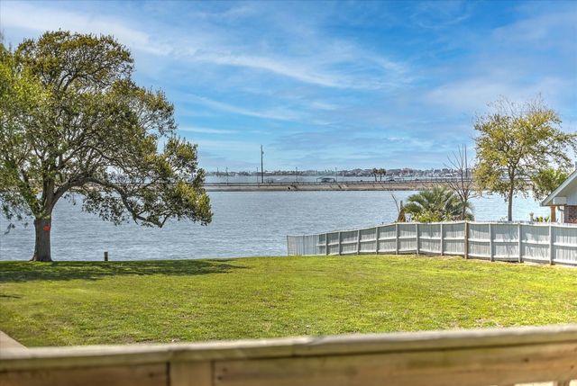 1618 Bayou Shore Drive, Galveston, TX 77551