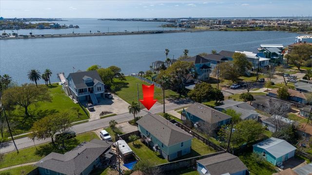 1618 Bayou Shore Drive, Galveston, TX 77551