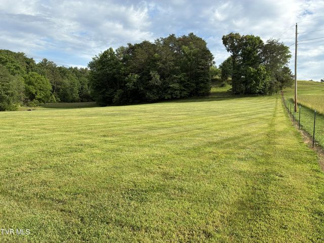 940 Middle Creek Road, Afton, TN 37616