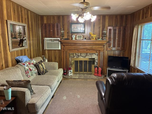 940 Middle Creek Road, Afton, TN 37616