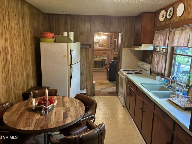 940 Middle Creek Road, Afton, TN 37616