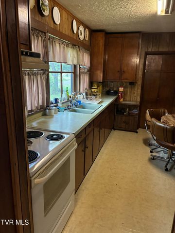 940 Middle Creek Road, Afton, TN 37616