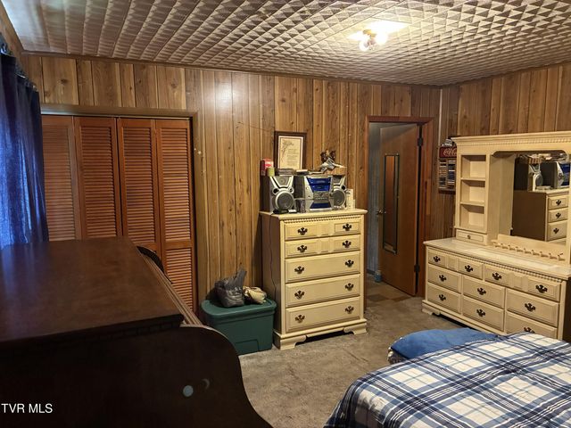 940 Middle Creek Road, Afton, TN 37616