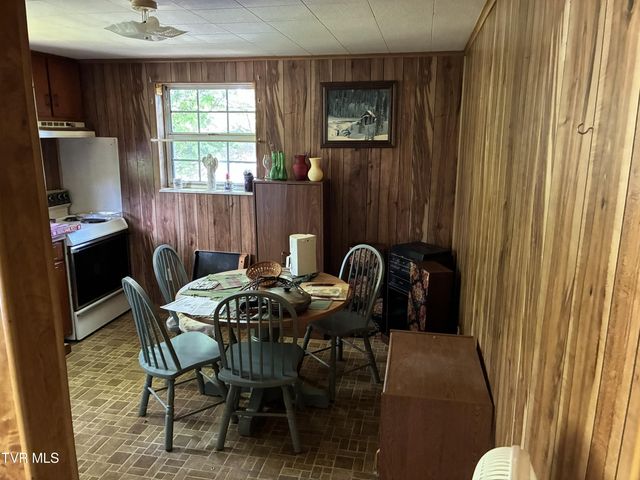 940 Middle Creek Road, Afton, TN 37616