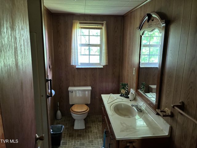 940 Middle Creek Road, Afton, TN 37616