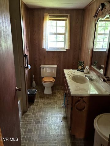 940 Middle Creek Road, Afton, TN 37616