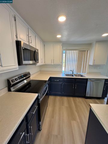 207 Stoney Ridge Rd, Vallejo, CA 94589