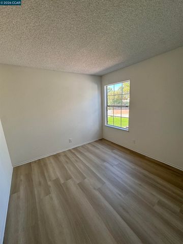 207 Stoney Ridge Rd, Vallejo, CA 94589