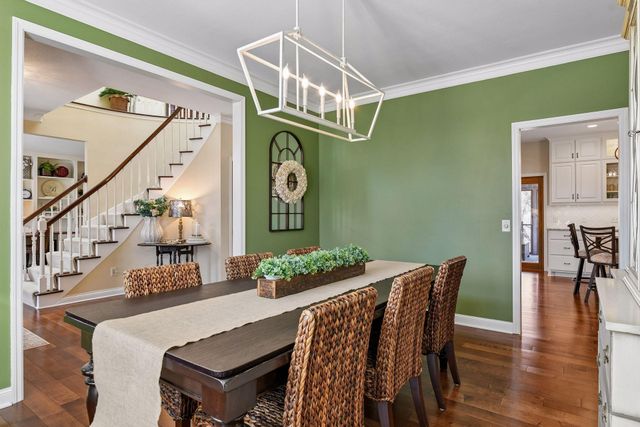 291 Trappers Pass, Chanhassen, MN 55317