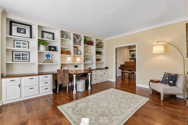 291 Trappers Pass, Chanhassen, MN 55317