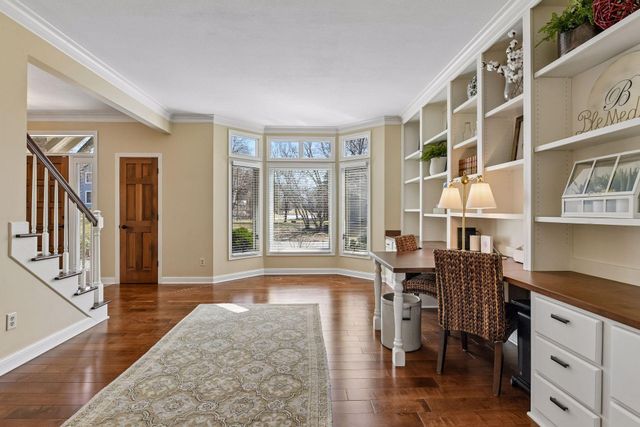 291 Trappers Pass, Chanhassen, MN 55317